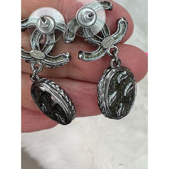 Chanel Vintage CC Logo Drop Earrings (2010A Collection) - Picture 4 of 6